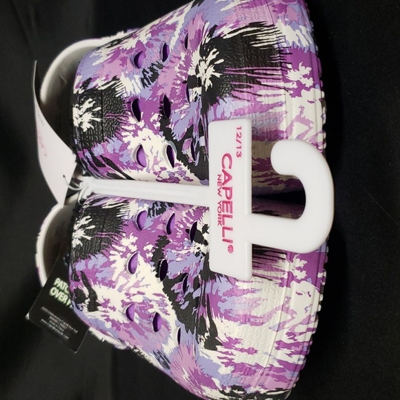 Capelli of New York NWT Glow in the Dark Faux Fur Lined Slip-on Clogs - Picture 5 of 7